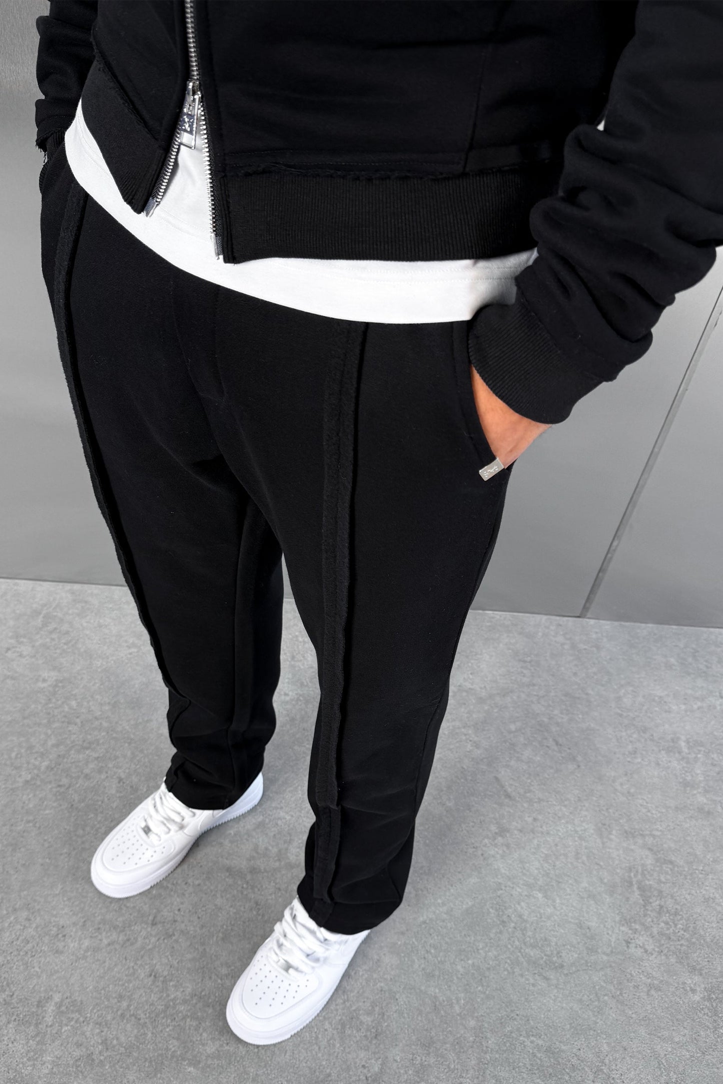 Pantalones jogger | Pierna recta con costuras sin rematar